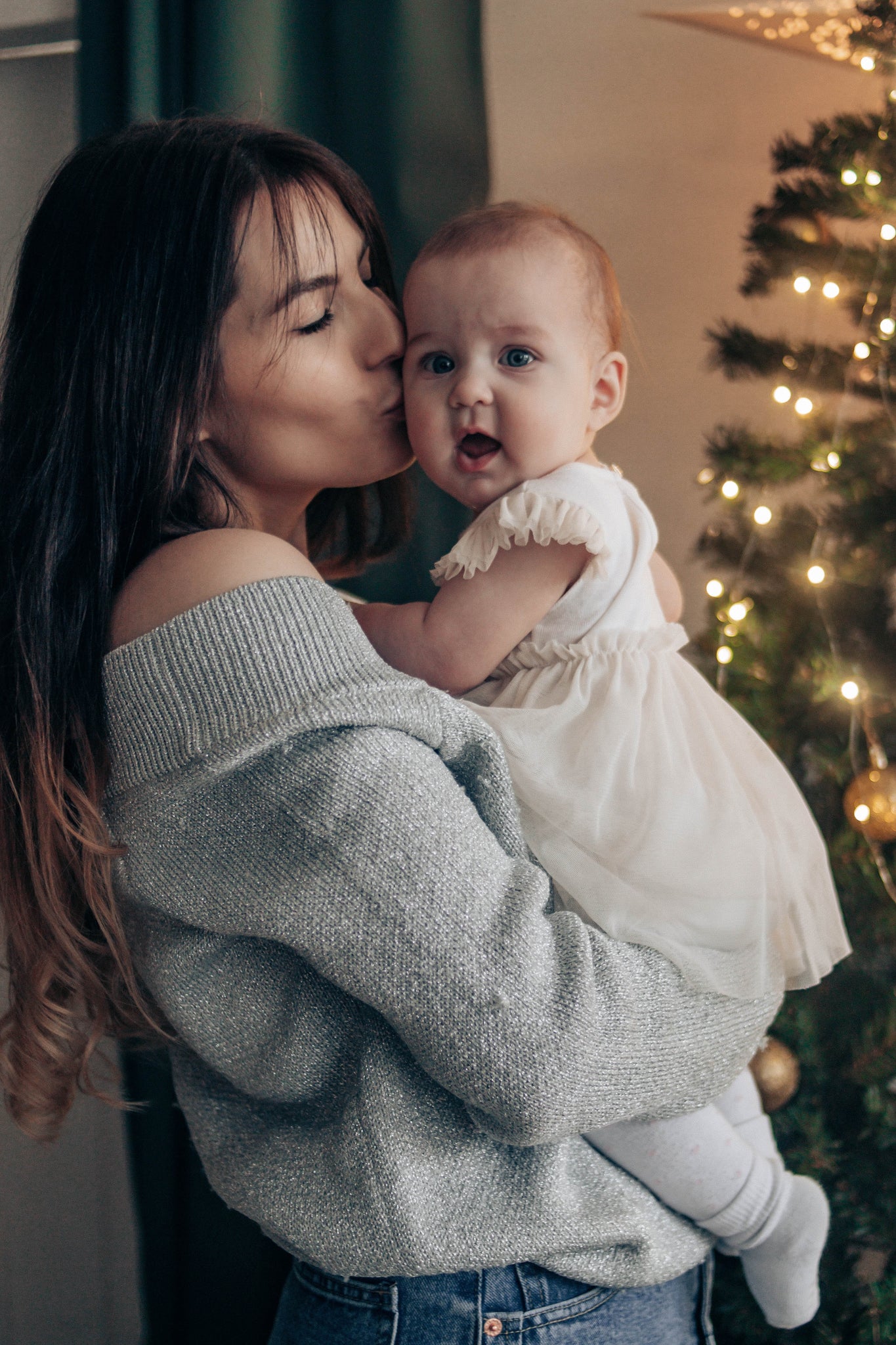 Five Tips for Breastfeeding During the Holidays